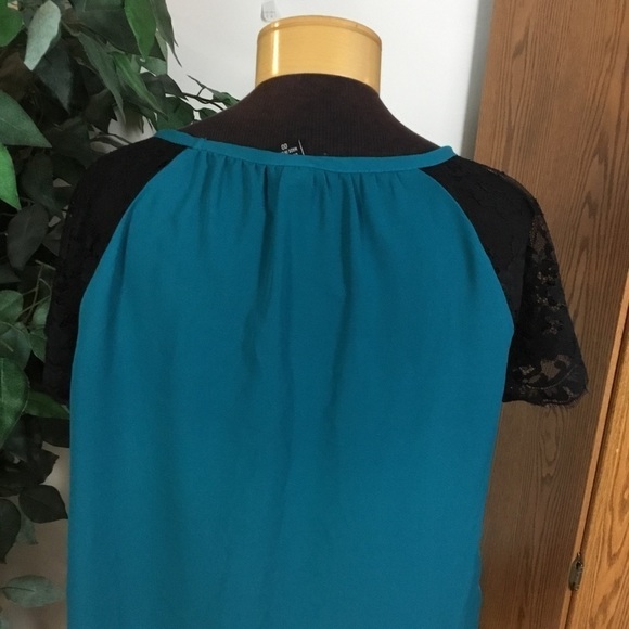 Torrid Size 00 Georgette semi sheer teal blouse with black lace sleeves - Picture 7 of 14